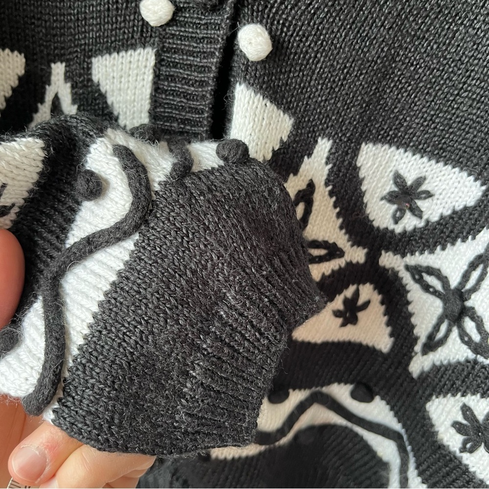 Jantzen Ramie/Acrylic Blend Black and White Cardigan Geometric Pattern size L - Picture 8 of 13